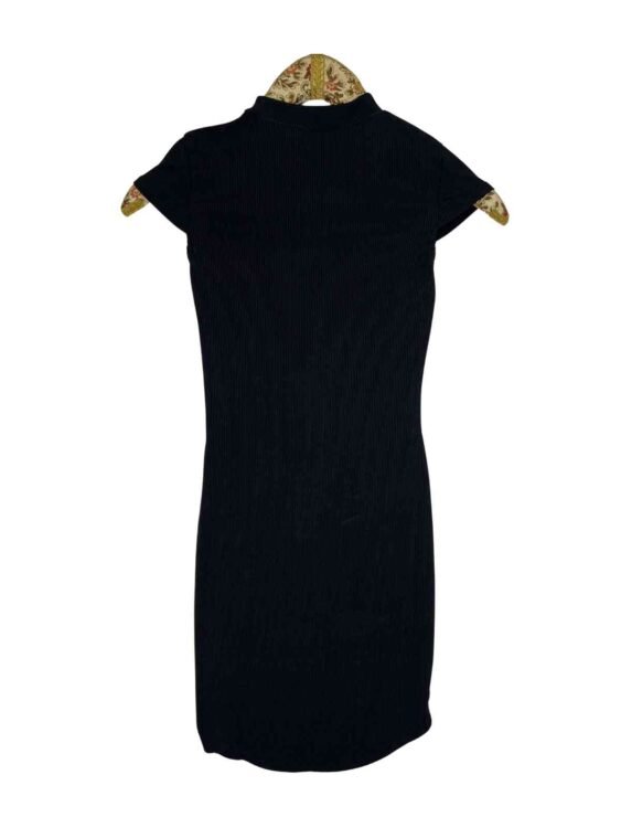 שמלה שחורה מידי סטרץ׳ PRETTY little thing מידה 32 פרטים