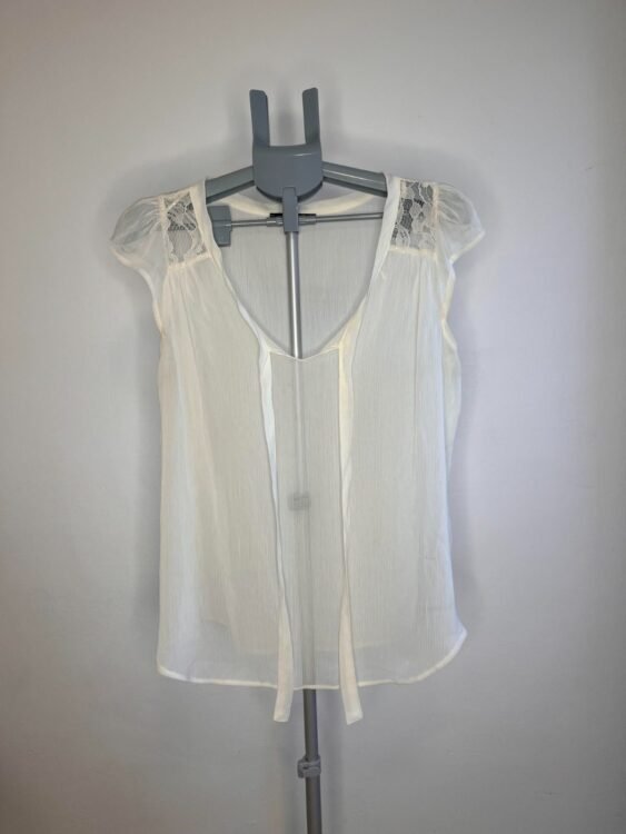 חולצה שמנת שקופה תחרהATMOSPHERE מידה 42 פרטים