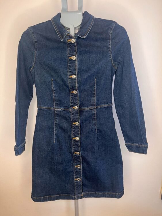 שמלת ג׳ינס מחטבת כפתורים MANGO מידה S/M פרטים