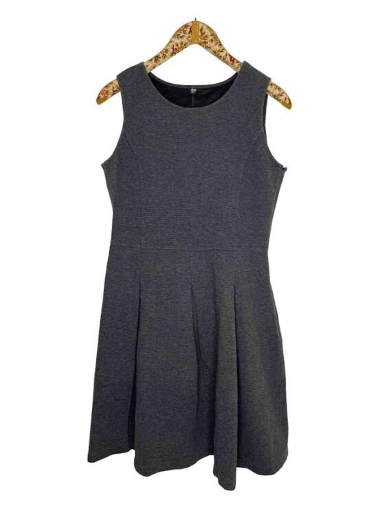 שמלה ספורט אלגנט UNIQLO מידה M פרטים