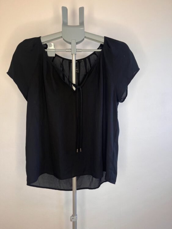 חולצה קצרה שחורה מחויטת H&M מידה 38