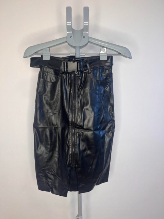 חצאית מידי שחורה דמוי עור עם חגורת אבזם GALITA מידה S