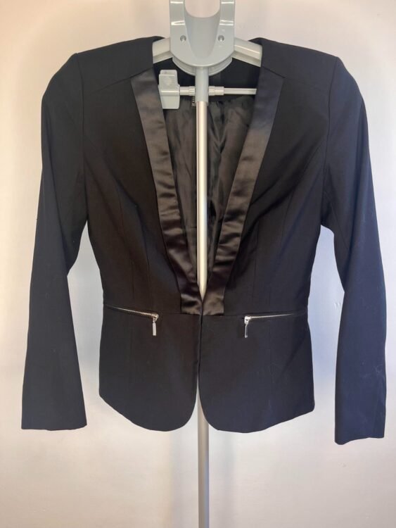 מקטורן מחוייט שחור צווארון קטיפה זארה מידה 36