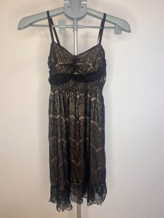 שמלת תחרה שחורה ביטנה ברונזה מידה s/xs