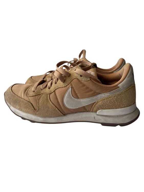 NIKE 39 פרטים