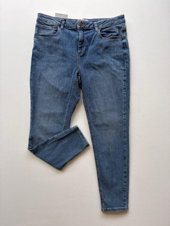 ג׳ינס DENIM מידה 44 עם טיקט פרטים